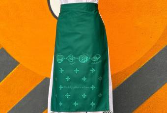 Green apron with embroidery from the "Tisto" project