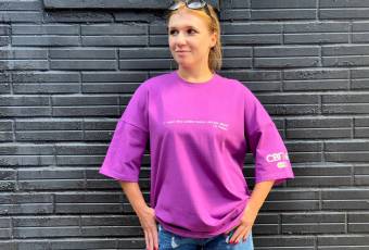 Фіолетова футболка "Світло" зі світловідбиваючими написами