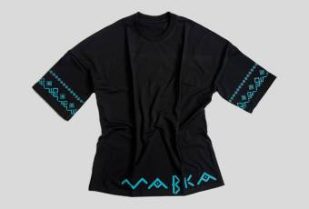 Black oversized T-shirt with "Mavka" logo